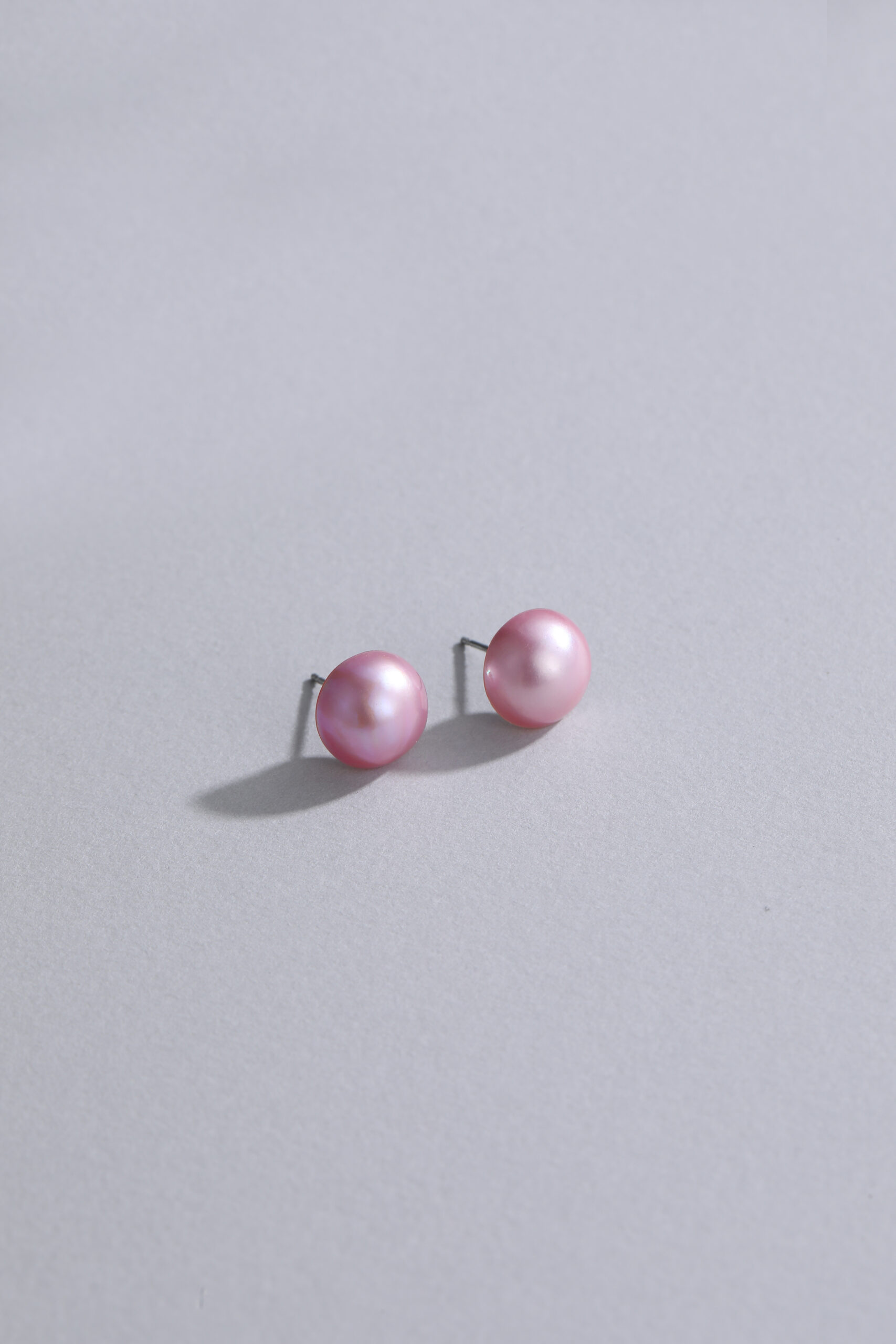 Pendientes de botón con perlas Mabe de agua salada de color rosa